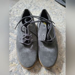 Globe Skate Shoes - men's size 9